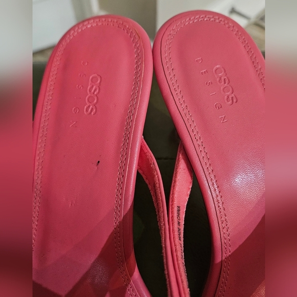 ASOS DESIGN Wide Fit Herring padded Toe Thong Heeled Sabdals. Neon Pink.NWOT - Picture 16 of 16